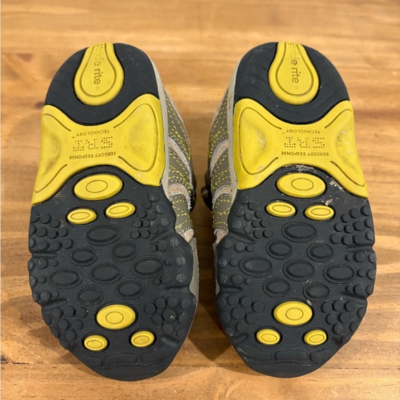 Stride Rite shoes 6.5m - Picture 4 of 8